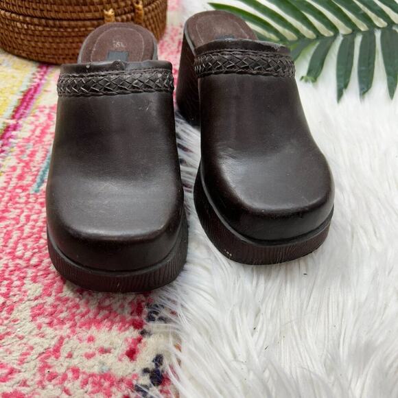 Vintage Y2K 2000s Xhilaration Neutral Brown Slip On Chunky Platform Clog 5.5 - Picture 3 of 11